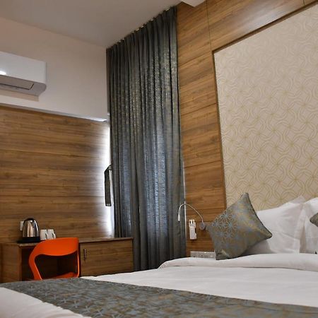 Adhikrishna Arcade Hotel Erode Exterior foto